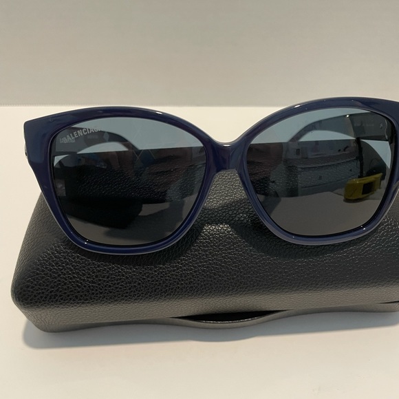 Balenciaga sunglasses new (Sold) - Picture 4 of 6